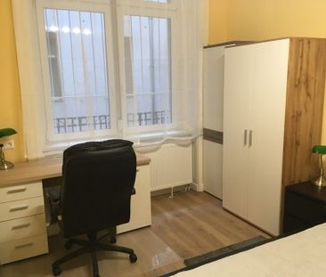 Bakáts Tér room in shared apartment - Fotó 2