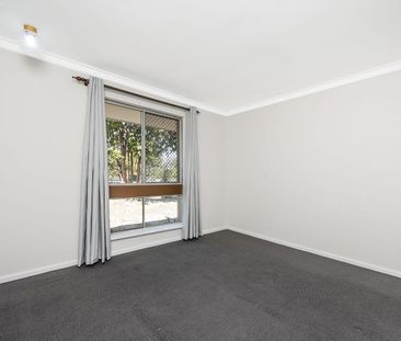 Spacious Family Living in a Prime Hamersley Location - Photo 3