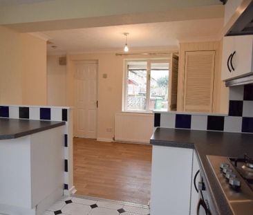 3 bedroom semi-detached house to rent - Photo 6