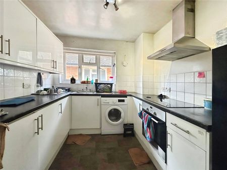 Dencliffe, Church Road, Ashford, Surrey, TW15 2PF - Photo 4