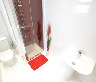 2 bedroom flat to rent - Photo 6