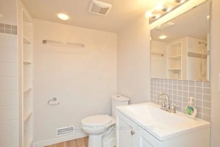 102 Robinson Avenue #Lower - Photo 5