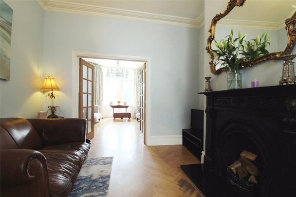 4 bedroom end of terrace house to rent - Photo 1