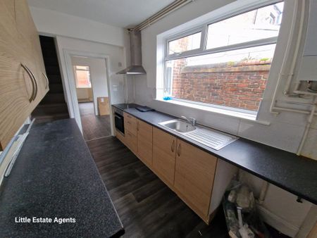 2 bedroom terraced house to rent - Photo 2