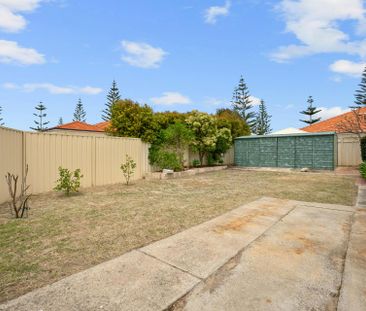 Coastal Charm in Wannanup – Spacious Family Living - Photo 4