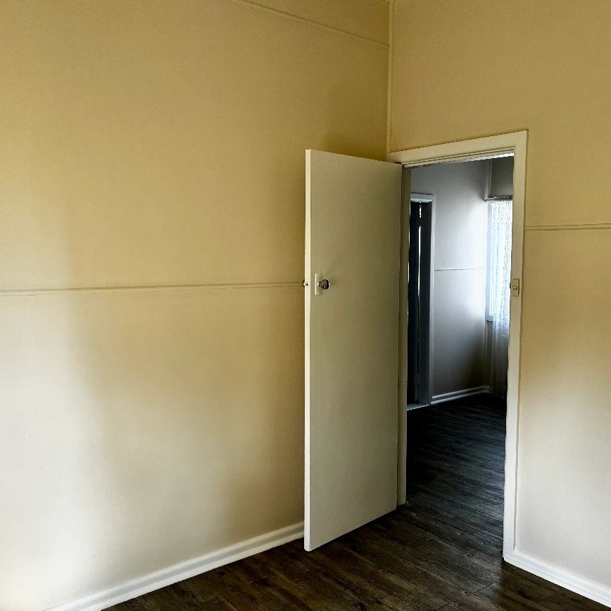 2 bedroom flat in a Great Location! - Photo 1