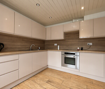 3 bedroom flat to rent - Photo 2