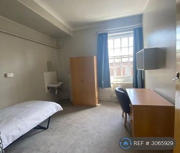 1 bedroom in a flat share to rent - Photo 3