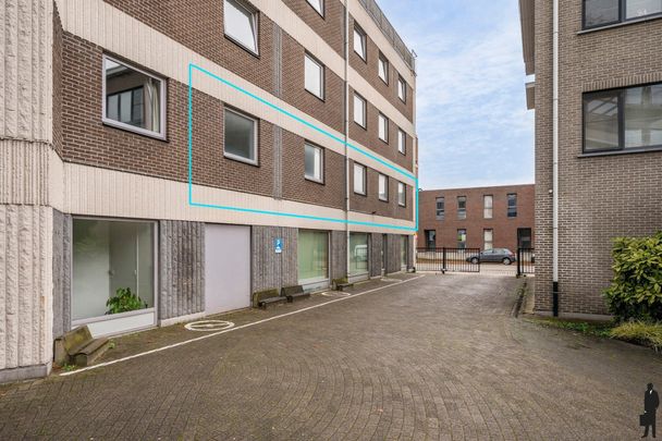 Ruim hoek appartement ca.150m² in het centrum van Brasschaat - Photo 1