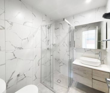 Stunning 3-bedroom, 2-bathroom Apartment - Photo 6