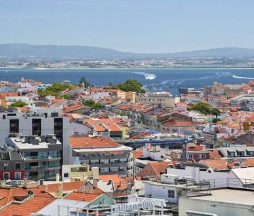 Room in a shared 10-bedroom apartment for rent in Lisbon - Photo 6