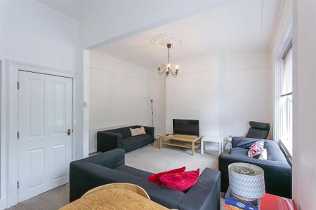 5 bedroom maisonette to rent - Photo 2