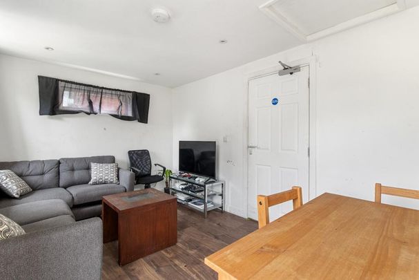 4 bedroom semi-detached house to rent - Photo 1