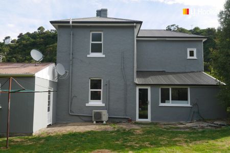 Substantial Family Home - Photo 2