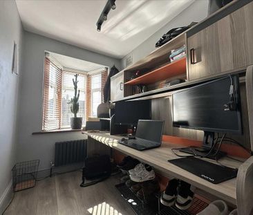 5 bedroom semi-detached house to rent - Photo 2