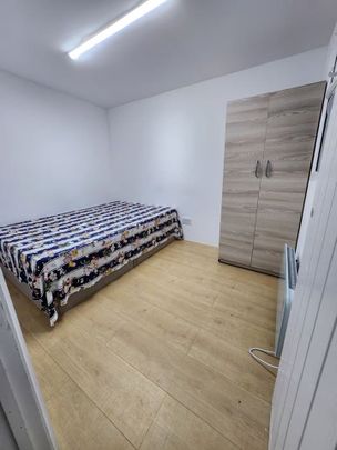 3 Bed Flat, Vicarage Lane, E15 - Photo 1