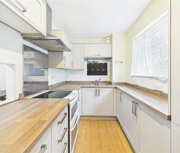 2 bedroom maisonette to rent - Photo 6