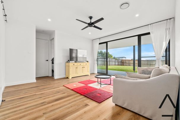 12 Anouska Street, Catherine Hill Bay NSW 2281 - House For Rent | Domain - Photo 1