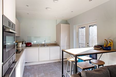 5 bedroom terraced house to rent - Photo 5