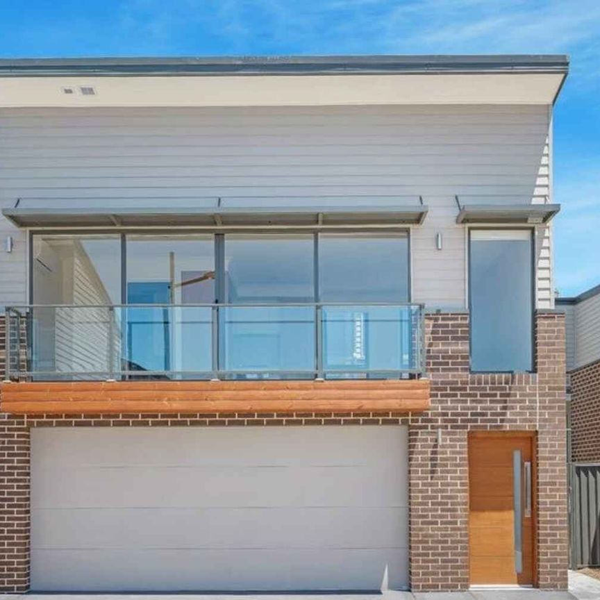 Low maintenance studio close to amenities! - Photo 1