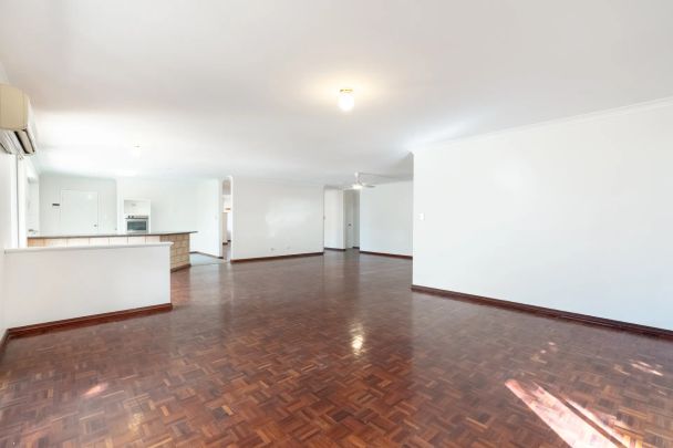 Spacious family home in prime coastal location. - Photo 1