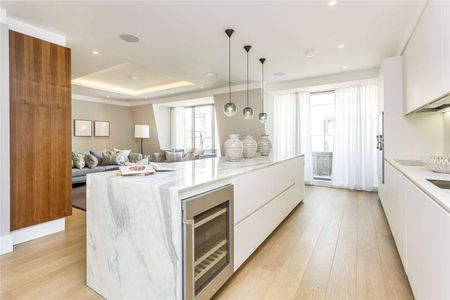 Exquisite duplex penthouse apartment in the heart of St James's, created by The Crown Estate. - Photo 3