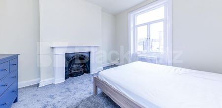 Beautiful one bedroom set in a period conversion - Photo 2