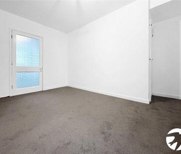 3 bedroom end of terrace house to rent - Photo 4