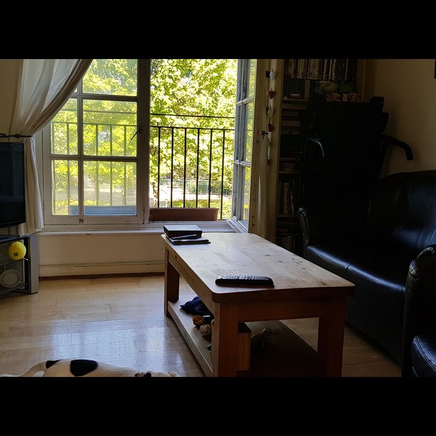 2 Bed Terraced House, Parkside Crescent, N7 - Photo 1