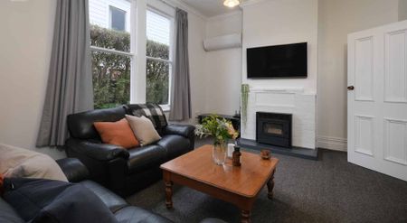 Stunning Three Bedroom Villa - Photo 4