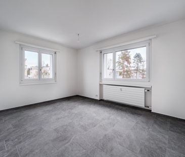 Rent a 4 ½ rooms apartment in Niederhasli - Photo 2