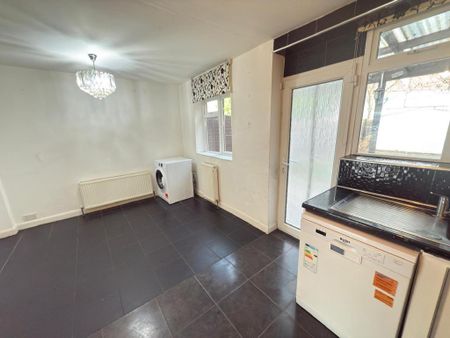 3 bedroom terraced house to rent - Photo 5