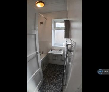 2 bedroom semi-detached house to rent - Photo 6