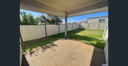 Modern 3 Bedroom 2 Bathroom Unit for Rent - Photo 4