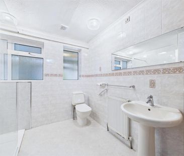 3 bedroom bungalow to rent - Photo 2