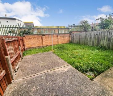 2 Bed Semi-Detached House, Birkin Avenue, NG7 - Photo 4