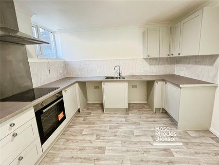 3 bedroom semi-detached house to rent - Photo 5