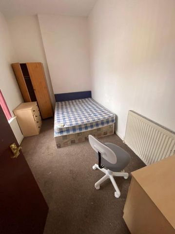 2 bedroom flat to rent - Photo 3