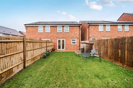 Flint Avenue, Havant - Photo 2