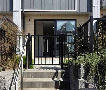 3 bedroom by the park - heat pumps throughout - Photo 4