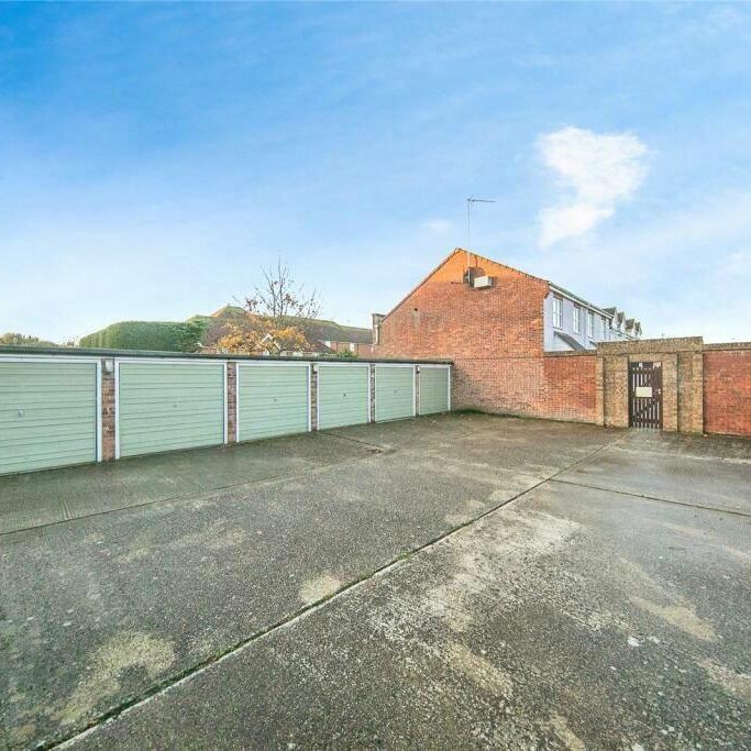3 bedroom flat to rent - Photo 1