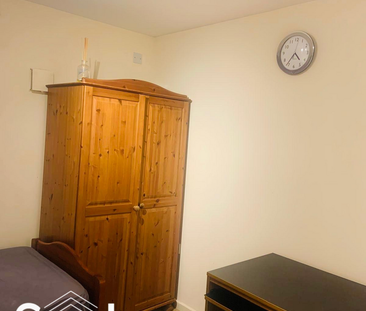 1 bedroom in a flat share to rent - Photo 4
