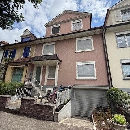 Charmante Wohnung mit schönem gedecktem Sitzplatz + grossem Garten - Photo 1