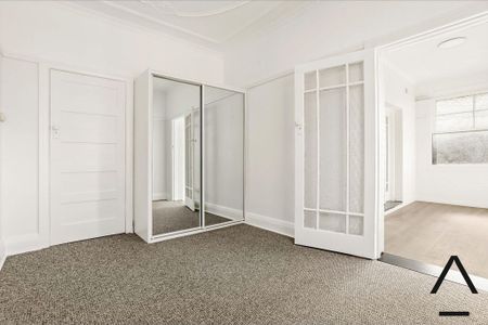 BEAUTIFUL ART DECO APARTMENT - Photo 2