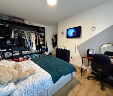 Four bedroom house ideal for working families- £2800 pcm - Photo 2