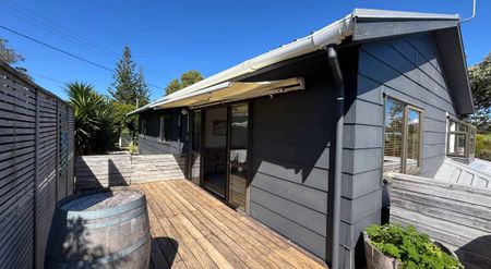 Central Location – Spacious 4-Bedroom Family Home - Photo 3