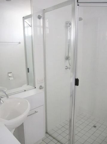 2-story ground floor unit in a complex of only 6 units - Photo 2