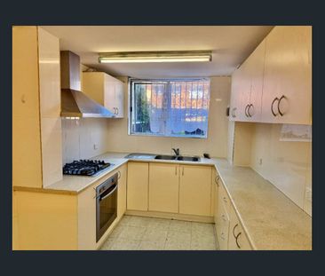 FRESHLY PAINTED & FULL BRICK TOWN HOUSE - Photo 5