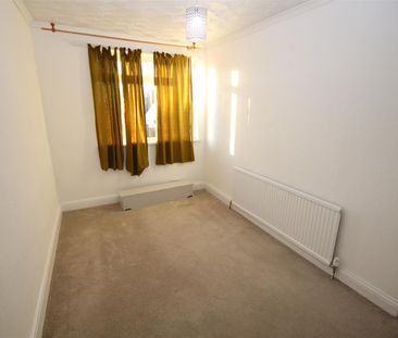 3 bedroom Semi-Detached House to let - Photo 3