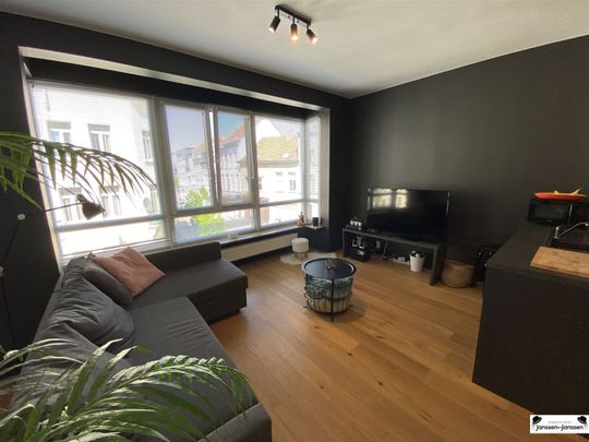 Mooi afgewerkt 2 slaapkamer appartement op en top locatie in Antwerpen - Photo 1